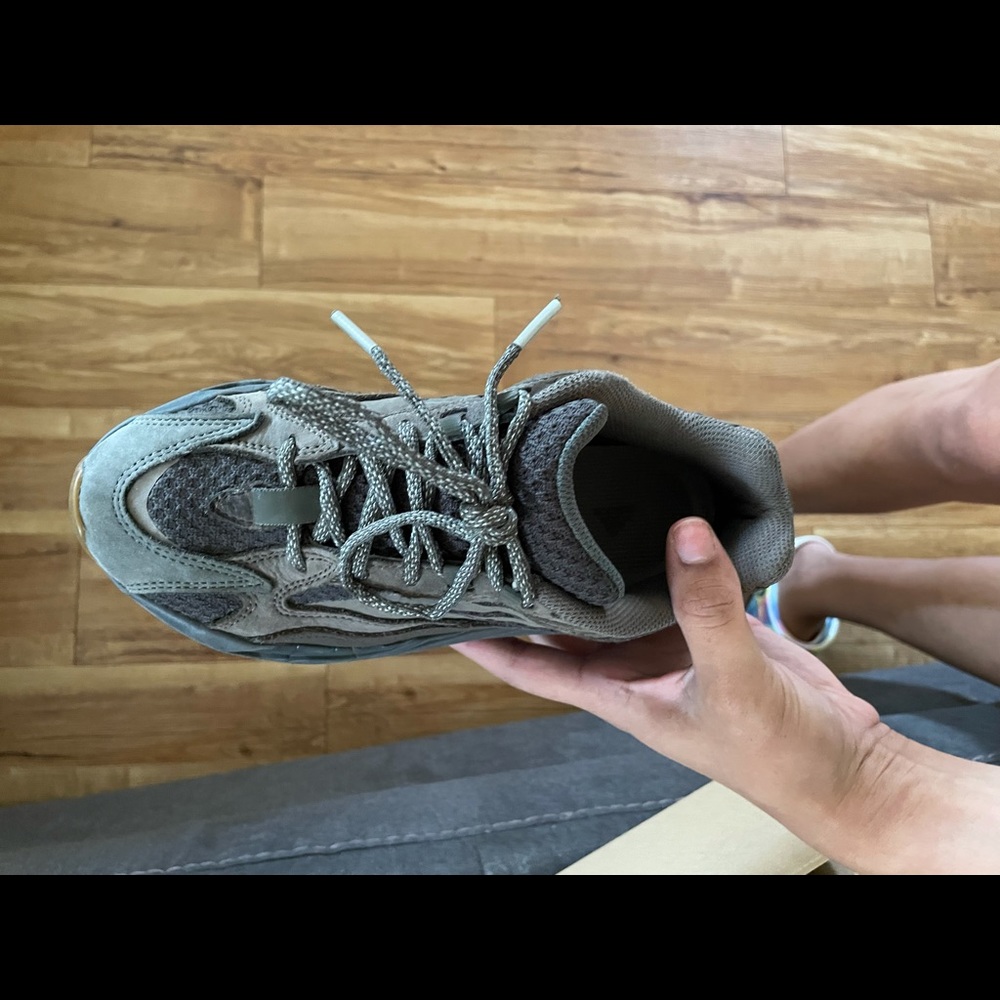 yeezy 700